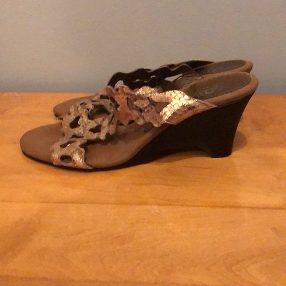 Gold heels - Picture 4 of 5